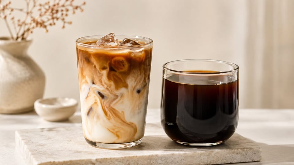 Cà phê sữa đường so với cà phê đen, yếu tố thực sự liên quan đến mụn không phải caffeine