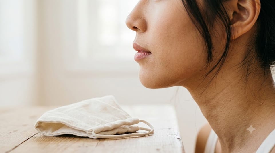 Vùng da chữ T dưới cằm và quai hàm hay bị maskne do khẩu trang