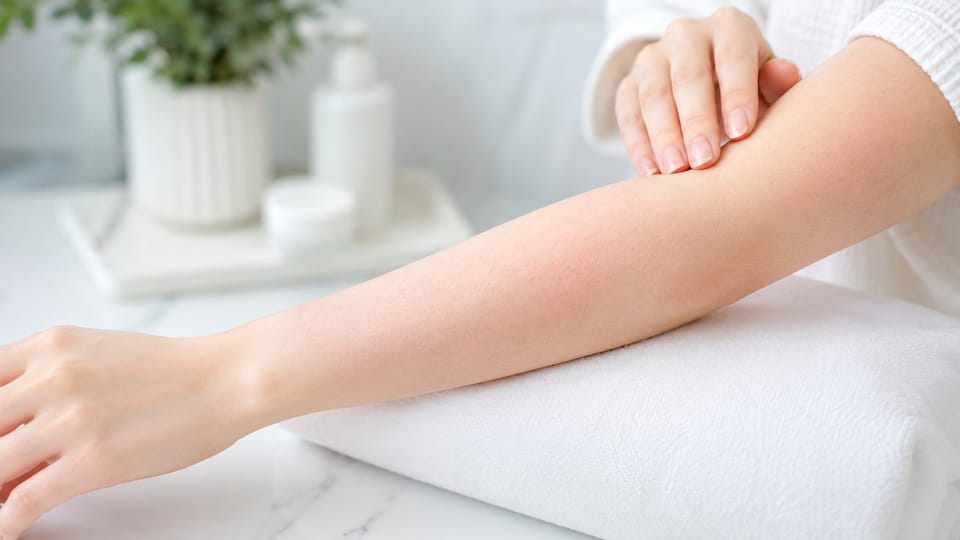 Triệt Lông Cho Da Nhạy Cảm: Chọn Công Nghệ Nào và Cách Chăm Sóc Sau Buổi Đầu