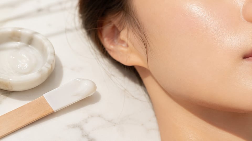 Triệt Lông Tơ Mặt Cho Nữ: Có Nên Làm Không Và Phương Pháp Nào Phù Hợp?
